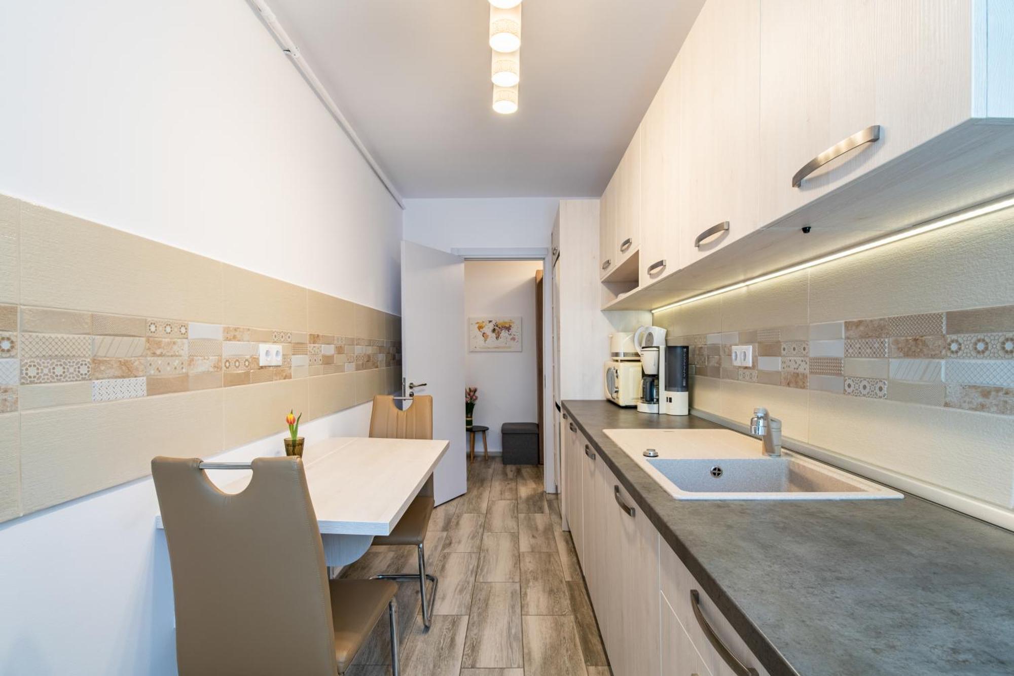 בראשוב Springhome - Cozy Apartment With Balcony & Parking מראה חיצוני תמונה