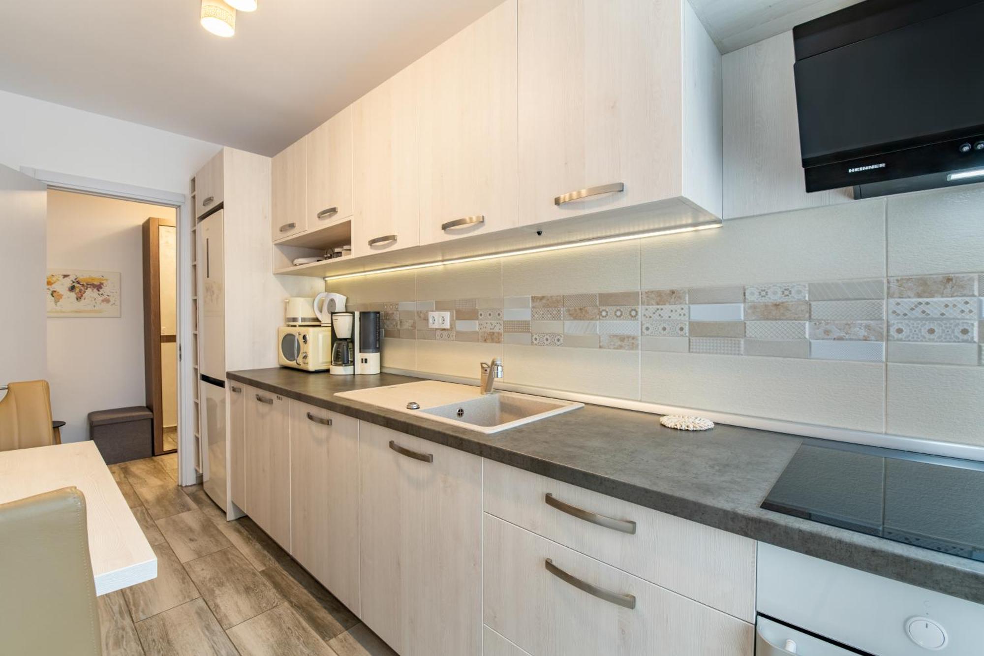 בראשוב Springhome - Cozy Apartment With Balcony & Parking מראה חיצוני תמונה