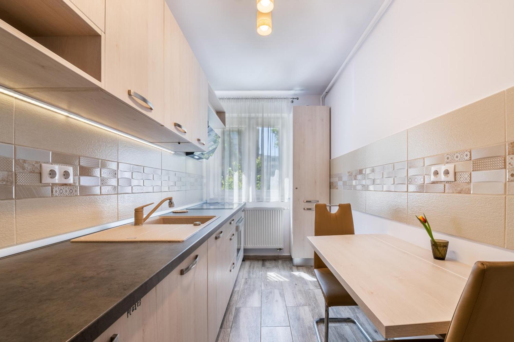 בראשוב Springhome - Cozy Apartment With Balcony & Parking מראה חיצוני תמונה