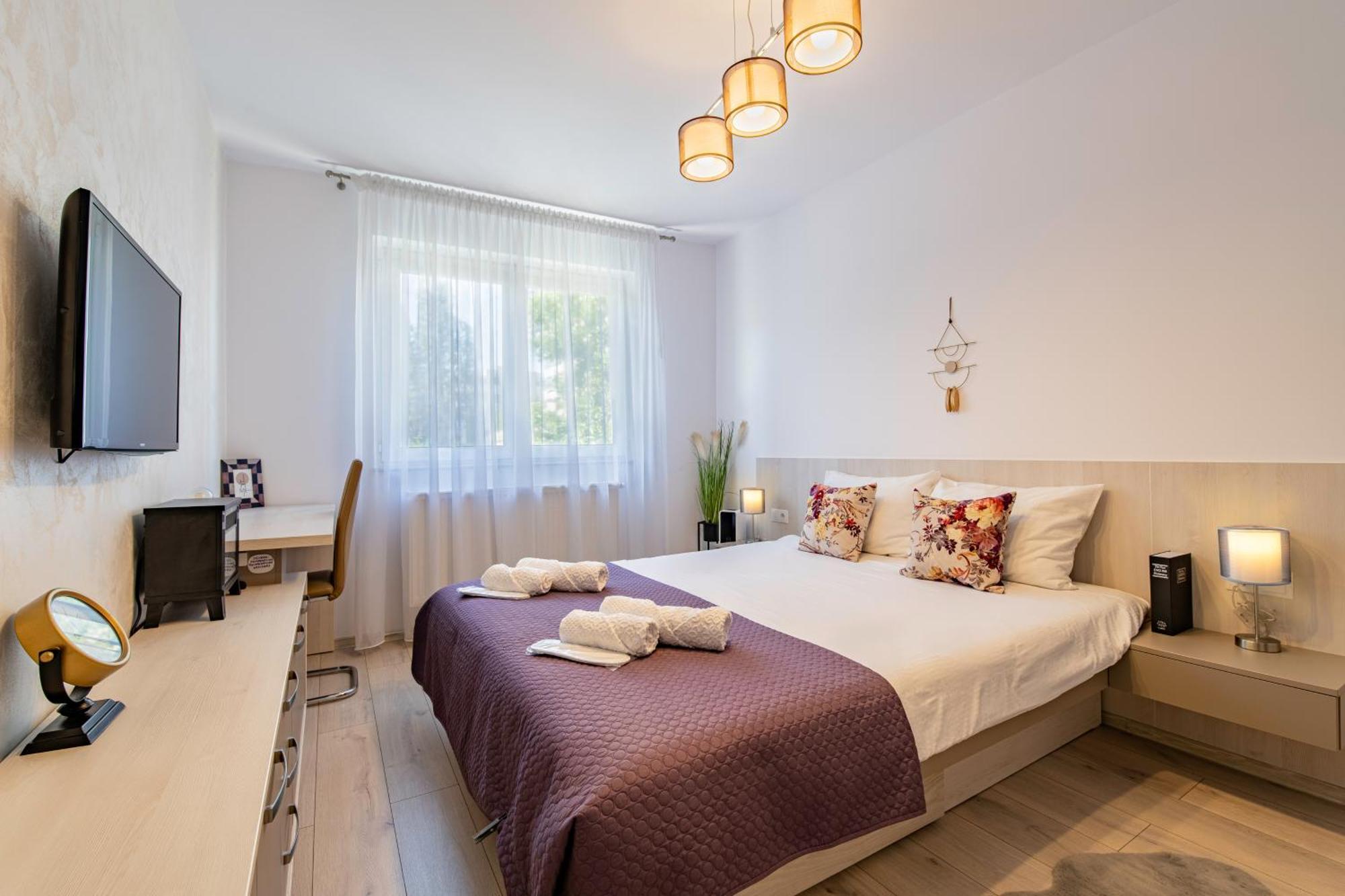 בראשוב Springhome - Cozy Apartment With Balcony & Parking מראה חיצוני תמונה