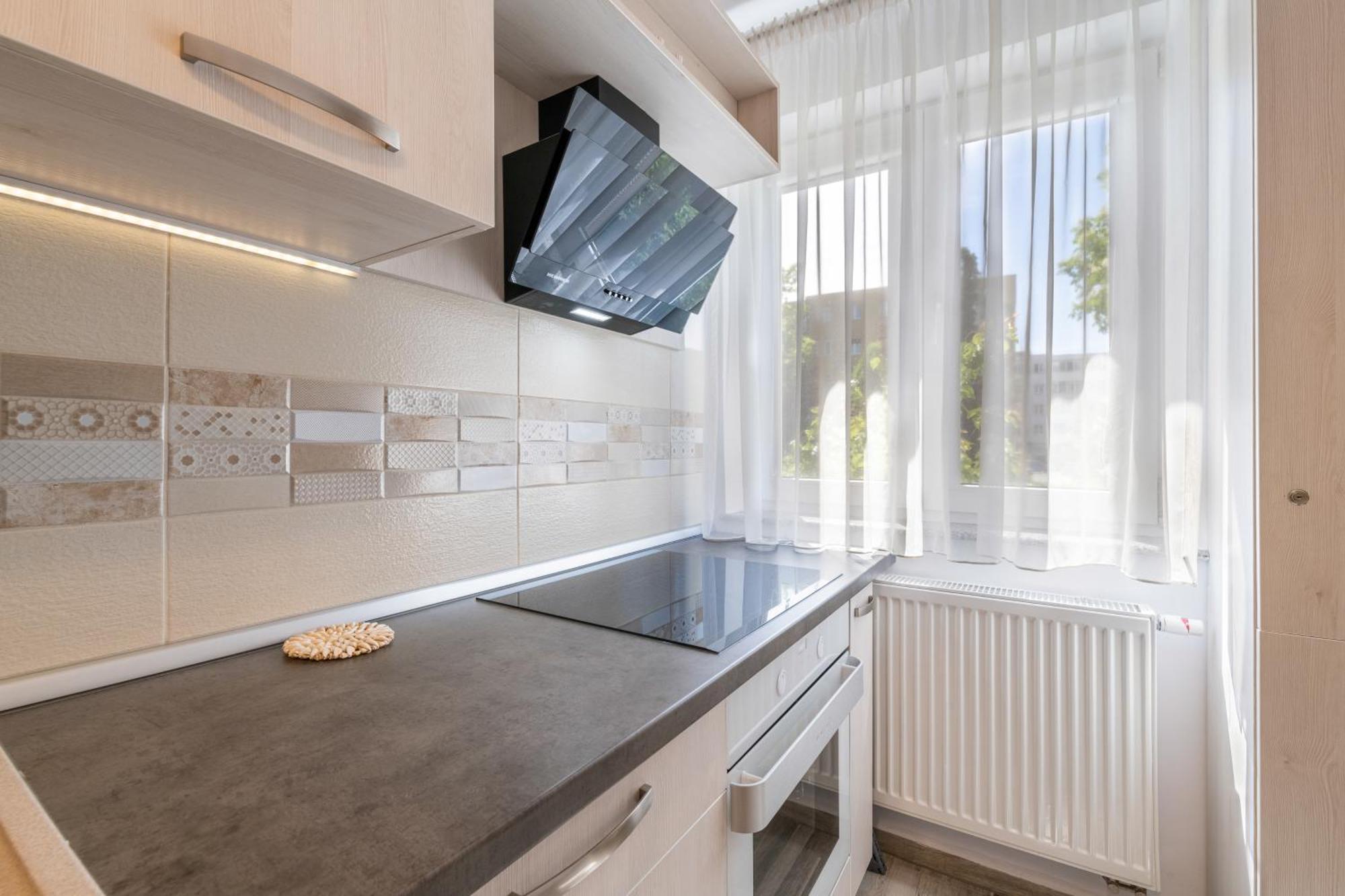 בראשוב Springhome - Cozy Apartment With Balcony & Parking מראה חיצוני תמונה